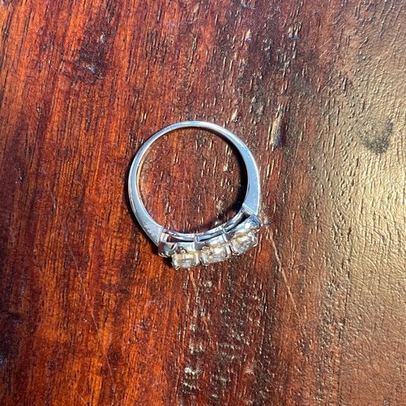 Antique 18kt White Gold 3 Stone Diamond Ring 1.25tcw - Picture 4 of 8